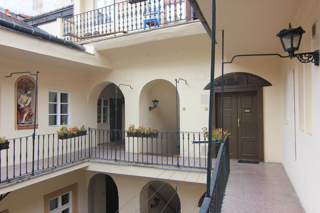 Vlasska House At The 3 Swallows Hotel Praga Exterior foto